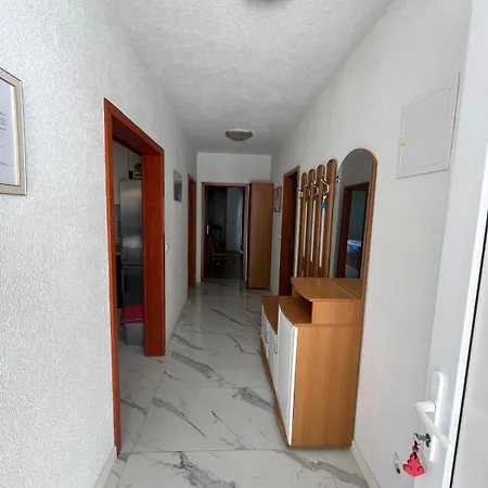 Leo Apartman *