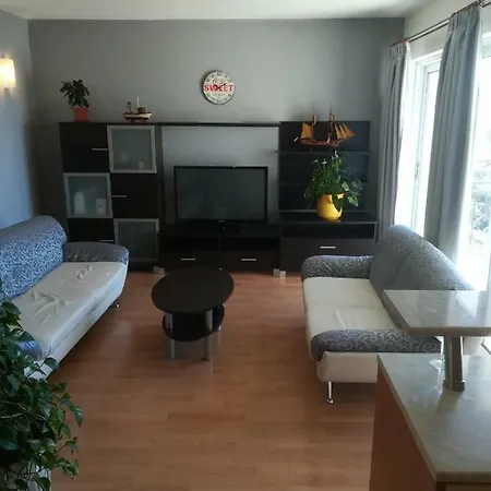 Leo Apartment