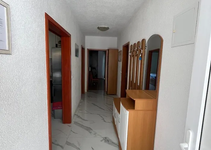 Leo Apartman *